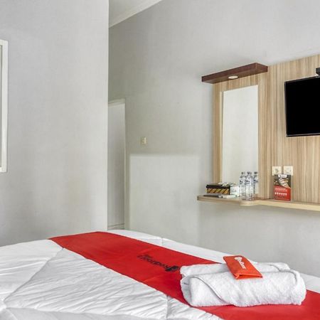Hotel Reddoorz Near Sindu Kusuma Edupark 2 à Cebongan Extérieur photo