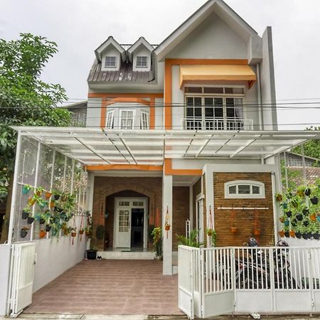 Hotel Reddoorz Near Sindu Kusuma Edupark 2 à Cebongan Extérieur photo