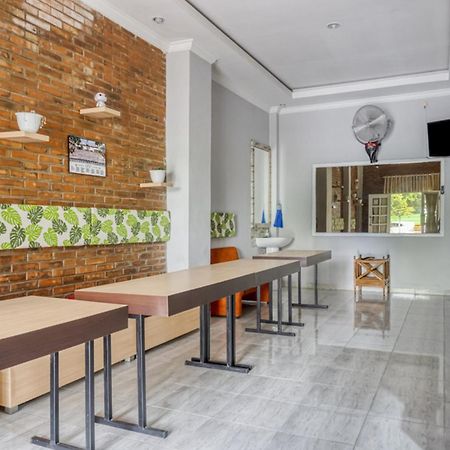 Hotel Reddoorz Near Sindu Kusuma Edupark 2 à Cebongan Extérieur photo
