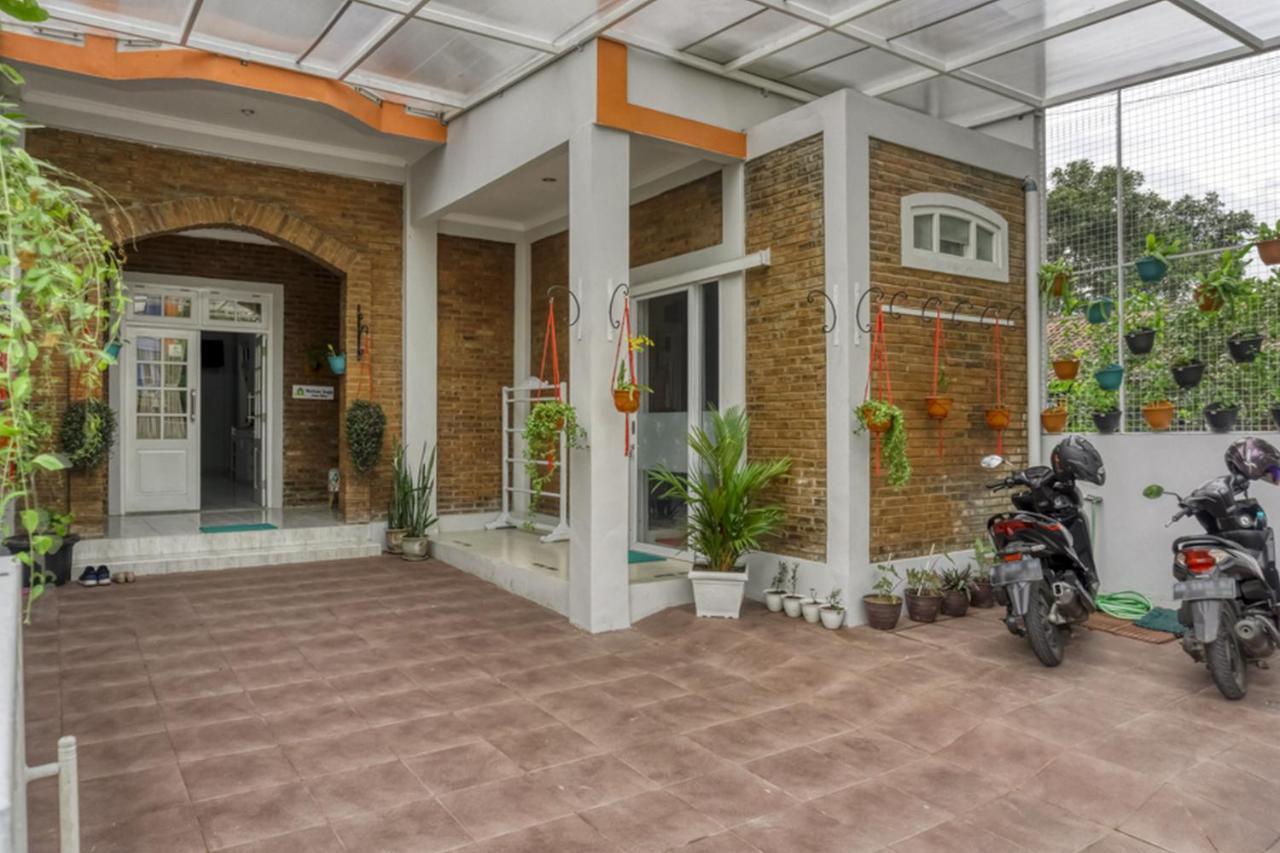 Hotel Reddoorz Near Sindu Kusuma Edupark 2 à Cebongan Extérieur photo