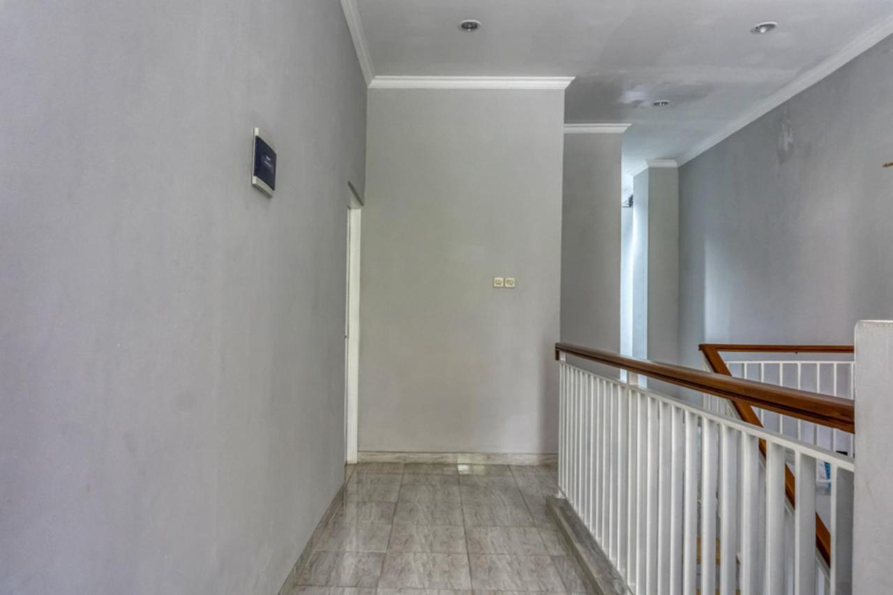 Hotel Reddoorz Near Sindu Kusuma Edupark 2 à Cebongan Extérieur photo