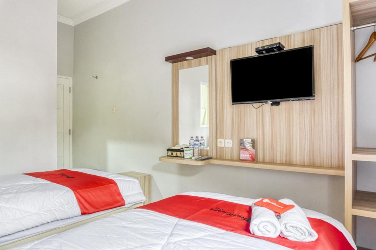Hotel Reddoorz Near Sindu Kusuma Edupark 2 à Cebongan Extérieur photo